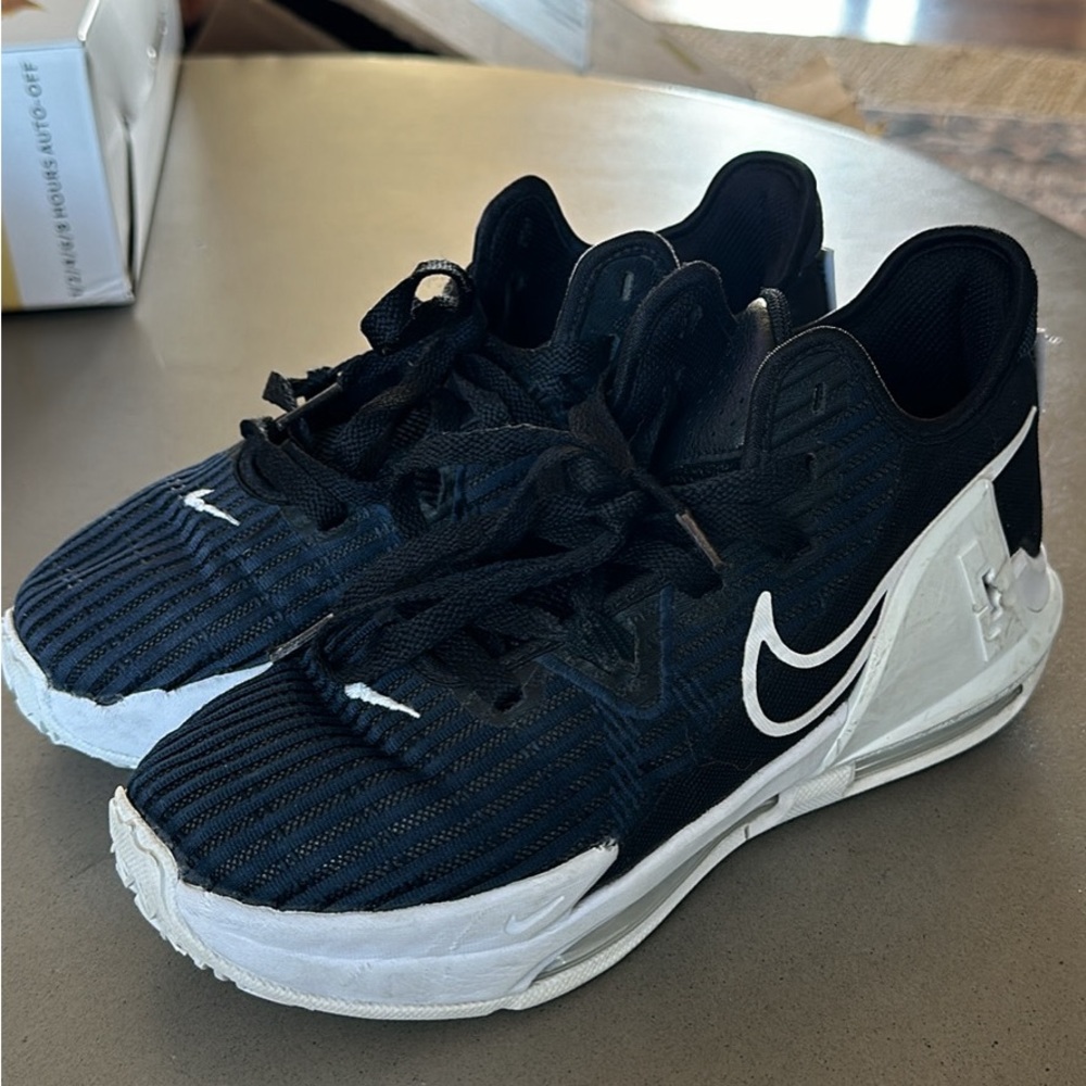 SOLD Nike basketball shoes size 6Y